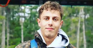 Man Served Nuts by Airline Three Times in One Week Despite Warning of  Life-Threatening Allergy