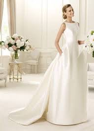 La gonna, che può essere valorizzata con una sottogonna, ha due strati di tulle plissettati sul davanti e una fodera di. Abiti Sposa Il Vintage Per La Sposa Del 2013