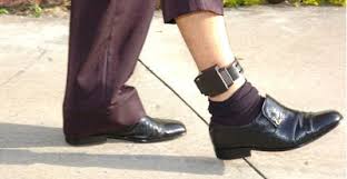 Resultado de imagem para Ilustração: Tornozeleiras para bandido do colarinho branco