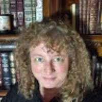 Holly Dobbins's Instagram, Twitter & Facebook