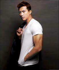 Dato' aaron mustapha bin aziz, dimp (lahir 23 februari 1976) ialah seorang pelakon lelaki singapura yang amat dikenali di singapura dan malaysia. Aaron Aziz Fan Club Photos Facebook