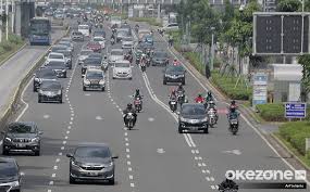 Jika anda sakit dan membutuhkan waktu untuk istirahat, tidak ada salahnya untuk dengan surat ini saya memohon izin kepada bapak kepala hrd untuk tidak masuk kerja pada 25 maret 2019 karena ada acara keluarga yang mengharuskan saya pergi ke luar kota. Mau Urus Surat Izin Keluar Masuk Jakarta Saat Psbb Ini Syaratnya Okezone Megapolitan