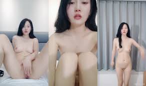 文靜超高顏值女神！白虎粉嫩美穴！抬起雙腿掰穴特寫，翹起屁股手指扣入- 7mmtv.sx - Watch JAV Online