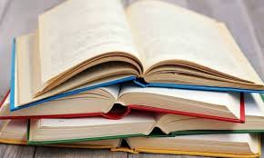 Seseorang yang menulis resensi biasa disebut sebagai peresensi. 4 Contoh Resensi Novel Yang Baik Dan Benar Beserta Tujuannya