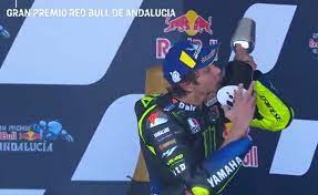 In spagna, nel primo gran premio europeo del motomondiale, cal crutchlow parte dalla pole position ma dietro di lui una decina di piloti punta al podio. Motogp Gp Jerez Gara Valentino Rossi Un Podio Che Vale Come Una Vittoria Yamaha Deve