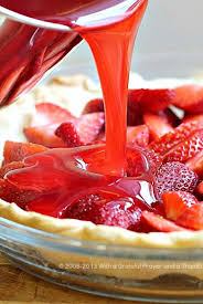 Tarte Aux Fraises De Mom Nobake Augmenter L Eau Bouillante A 2 Tasses Mettre Dans Une Croute Grah Strawberry Pie Recipe Delicious Pies Strawberry Recipes