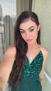 🌞 Hi everyone! I'm new to the area (I live in Cooly) and currently looking  for a job in hospitality; think cafés, bars, or restaurants. I've got solid  experience in both serving,