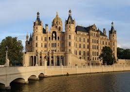 Schwerin Palace Former Residence Of The Dukes Of Mecklenburg Germany Architecture Schwerin Palace Former Resi Germany Castles European Castles Schwerin