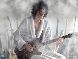 Country Club Howard. 🍾🥂🎾⛳️ #sternshow #howardstern