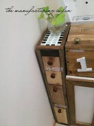 わずかな隙間に合う収納棚が既製品で見つからなかったので作成しました セリアのかごや 端材 タイルを使用した簡単diyです 隙間収納 100均商品でサニタリーの引き出しを作ろう かつら猫 100均 収納 インテリア 収納 収納