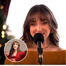 Pure holiday magic! Sydnie Christmas just brought the true spirit of  Christmas to life with a breathtaking performance of "Silent Night."  Recorded in a cozy London venue, this rendition is exactly what