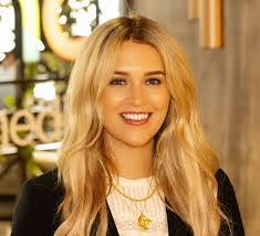 Faye Jackson's Instagram, Twitter & Facebook