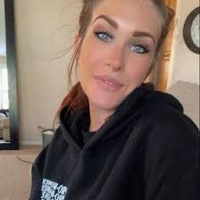 Mary Amick's Instagram, Twitter & Facebook