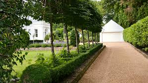 Large Modern Build With Minimalist Style Planting In Driveway Contemporary Gardens Oxford Garden Des Garden Design Oxford Garden Contemporary Garden Design