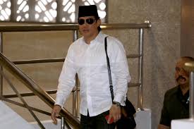 Namun mahmud abu bekir mengakui masalah dalam perkahwinan mereka hampir pulih apabila shahnaz didapati menggandung pada 1996 tetapi 3 bulan kemudiannya bekas isterinya keguguran. Taib S Son Says Found Out Ex Wife Not A Virgin On Wedding Night Malaysia Malay Mail