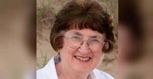 Carolyn Kitchen's Instagram, Twitter & Facebook