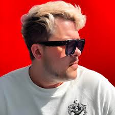 Toujours un plaisir de voir la Ville de La Prairie supporter nos projets  ☺️🍔🧡 PSST ne laissez pas quelques averses vous empêcher de déguster un  bon burger! On vous attend!