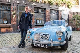 The duke's car flipped over and he was trapped, and had to be rescued through the sunroof by a passing motorist. Car Sos Cast Car S O S What Time Is It On Tv Episode 3 Series 9 Cast List And Preview When Is Car Sos Back Decoracion De Unas