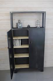 Comment monter une étagère sur tasseaux ? Placard En Acier Style Industriel Sur Mesure Fabrique Dans Notre Atelier