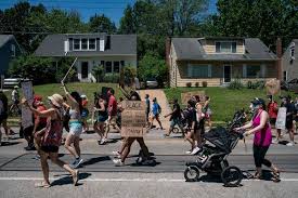 Maybe suburbia isn't as perfect as it looks. Women In Suburbia Don T Seem Too Worried About Its Destruction The New York Times