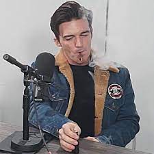 Nickelodeon star drake bell, known for starring in teen sitcom drake & josh, has been arrested in ohio and charged with crimes against children, multiple reports confirmed friday. Drake Bell Verlobte V Vermogen Grosse Tattoo Herkunft 2021 Taddlr
