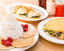 Eggs 'n Things restaurant food（AI 生成）