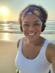 1️⃣0️⃣0️⃣0️⃣ One THOUSAND check-ins. One THOUSAND hours of physical  activity. One THOUSAND alarm clocks, early mornings, restful or restless  nights of sleep. One THOUSAND times these gals said YES, my body will