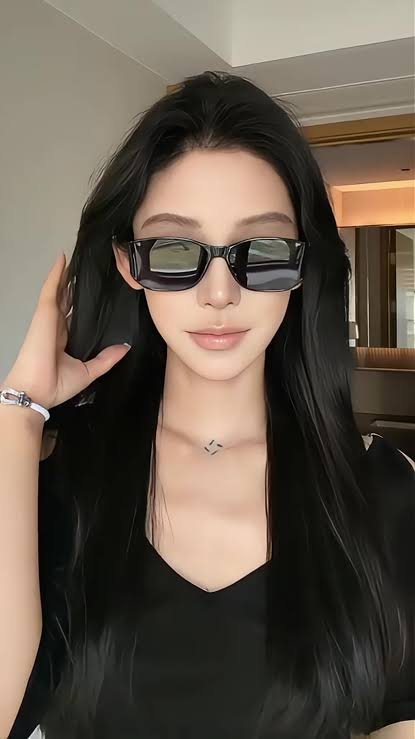 Chống tia UV, bảo vệ mắt hiệu quả. Thiết kế thời trang, dễ phối với nhiều phong cách. Gọng nhẹ, đeo thoải mái cả ngày. Phù hợp đi chơi, du lịch, dạo phố hay lái xe. 🌸 Diện một chiếc kính xinh – tự tin ...