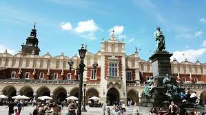 Gniezno fut la première capitale du royaume au xe siècle, où les rois y furent couronnés à partir de boleslas ier. Cracovie L Ame De La Pologne Vivre A Berlin