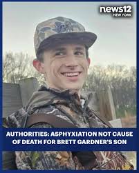 Costa Rican authorities announced that they will continue to investigate  the cause of death of the teenage son of former Yankees outfielder Brett  Gardner as they ruled out asphyxiation as the reason.