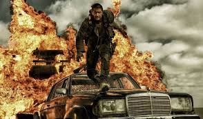 Aki ismeri a világot (nem csak az első 3 mel gibsonos film) annak világos hogy max ha mondjuk az lett volna a címe,hogy a harag útja mindenki ódákat zengett volna róla én legalábis biztos.a látvány csillagos ötös.a történet nem rossz. Mad Max A Harag Utja Mad Max Fury Road 2015 Duplakritika