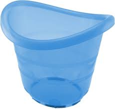 Sized and designed to accommodate infants, these bath tubs & seats keep your child sitting upright or at an angle for a proper bathing position. How To Bath Your Baby In An Upright Bathtub All You Need To Know Live With Less