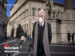 Arriva maurizio crozza con le sue imitazioni irresistibili e la satira contemporanea. Crozza Imita Il Neo Ministro All Istruzione Bianchi Io Al Governo Adesso L Ho Imparato Corriere Tv