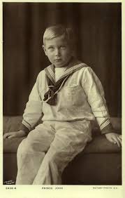 Every night, he invents a story to put him to sleep. Prince John The Lost Prince Son Of George V And Queen Mary Monarchie Britannique Famille Royale Familles Royales