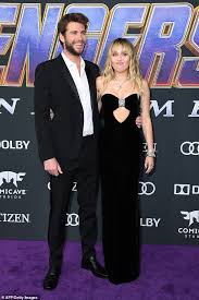 Kaitlynn carter shared some very personal details. Liam Hemsworth Blindsided By Miley Cyrus Kissing Kaitlynn Carter Daily Mail Online