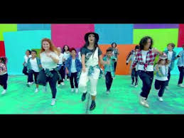 عزة زعرور أجمل أصدقاء azza zarour song mbc3 soccer field soccer youtube