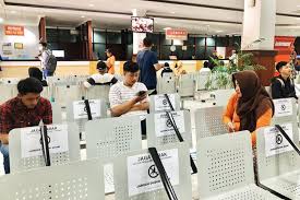 Jangan lupa siapkan nik ktp & foto kalian untuk posisi ini usia paling tua adalah kelahiran tahun 1996. Catat Ini Daftar Gerai Samsat Yang Sudah Buka Di Mal Jakarta Halaman All Kompas Com