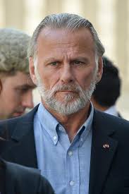 Gang 'tied Bulmers family mansion-sitter to banister and threatened to pour  bleach over her during £2.7million raid'