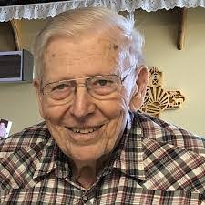 Derek Mays's Instagram, Twitter & Facebook