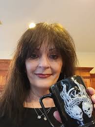 14 days til Christmas! Where has this year gone?? Well. Here is to a  weekend of trying to get festive😂⛄🎅❄🎄 have a great Friday all!☕☕☕❤❤❤