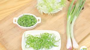 We took this request and studied the top and quickest ways to chop green onions. How To Chop Spring Onions Step By Step Guide With Pics Fab How