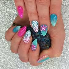 Les choix de motifs et de modèle ongle gel pour la saison automne hiver sont innombrables. 1001 Idees Captivantes De Nail Art Ete Pour 2020