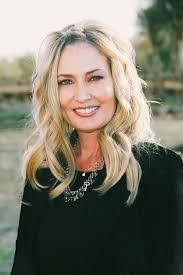 Melinda Dow's Instagram, Twitter & Facebook