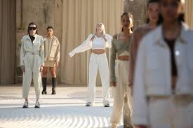 Fashion week begins with new york, then goes to london, milan, paris, los angeles then tokyo. Das War Die About You Re Fashion Week 2021 Alle Fashion Filme Der Live Produktion Jetzt Online About You