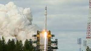 Russia test-launches new space eco-rocket Angara right into geostationary  orbit — RT World News