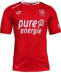 Gold and deep red are used for the kits' collar and sleeve cuff trim. Sondico Fc Twente 16 17 Trikots Veroffentlicht Nur Fussball