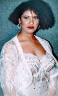 Последние твиты от selena quintanilla (@selenas_flower). Selena Quintanilla Loved Embraced Her Naturally Curly Hair Photos Mamaslatinas Com