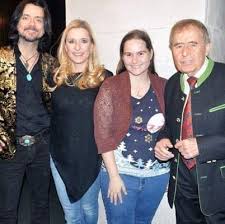 Stefanie hertel und heino haben ihre unstimmigkeiten aus dem weg geräumt und haben sich wieder lieb. Fanclub Von Stefanie Hertel Eberhard Hertel Und More Than Words Photos Facebook