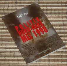 Edisi fadli zon official kali ini kedatangan seorang tokoh, peneliti, sejarawan, bapak batara hutagalung. Fadli Zon Politik Huru Hara Mei 1998 Bale Buku Bekas Rare Used Bookstore