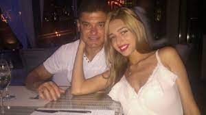 Soții dincă au ciocnit pahare de șampanie, iar în filmulețul de pe instagram, postat de laura, socrul și ginerele par mai degrabă frați sau prieteni buni. Pro Tv Cristian Boureanu Se CÄƒsÄƒtoreÈ™te Cu Laura DincÄƒ
